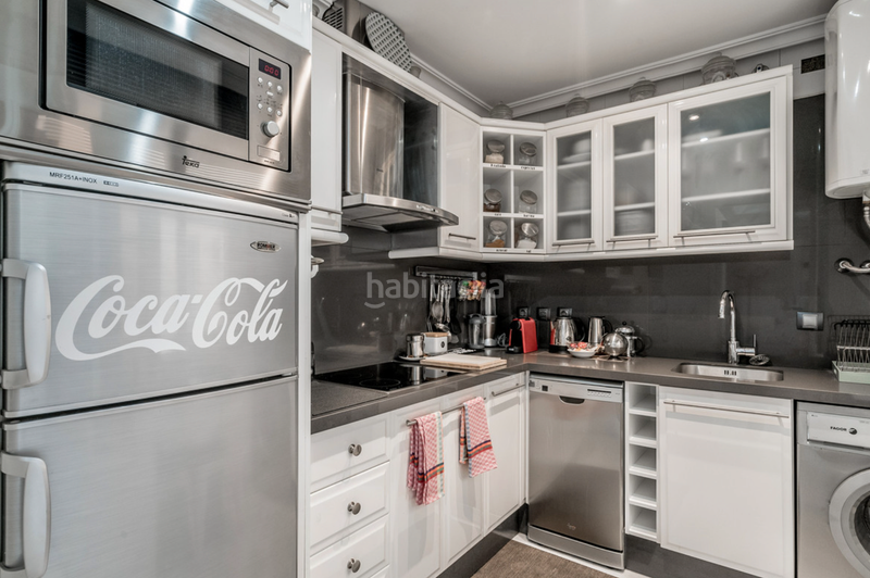 Foto b63b15eb-0e0a-4019-aeba-e966161f2440. Apartamento piso en venta en primera linea en Playa Bajadilla - Puertos Marbella