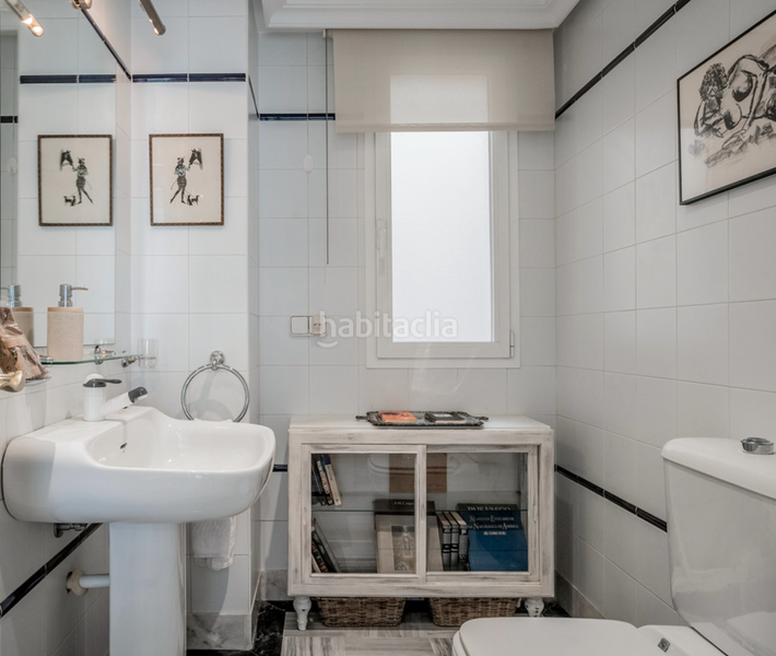 Foto b66d2c8c-c7ed-464e-997c-ed4986f48f7b. Apartamento piso en venta en primera linea en Playa Bajadilla - Puertos Marbella