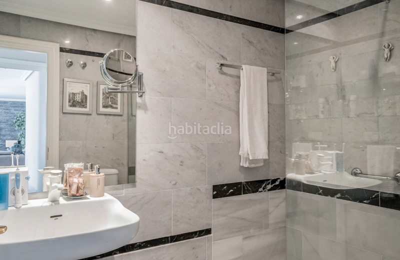 Foto ba180229-b0dd-46cc-82e6-afcbe130a49b. Apartamento piso en venta en primera linea en Playa Bajadilla - Puertos Marbella