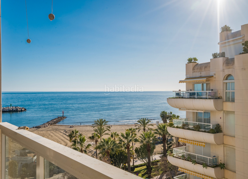 Foto e16af898-e42f-4095-8d3a-1bd01077d65a. Apartamento piso en venta en primera linea en Playa Bajadilla - Puertos Marbella