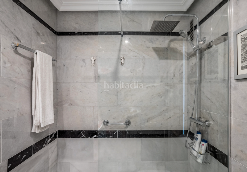 Foto e215f18e-6cd7-4899-a3ed-09dcf7880a2e. Apartamento piso en venta en primera linea en Playa Bajadilla - Puertos Marbella