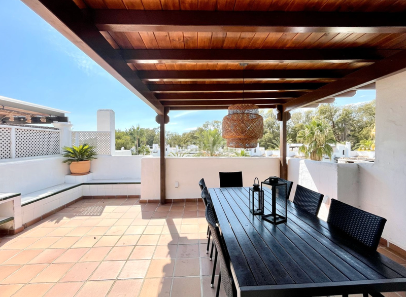 Foto b74cc7c1-13f3-46c1-8693-fa17e57285f8. Ático  frente al mar en elviria, en Real de Zaragoza Marbella