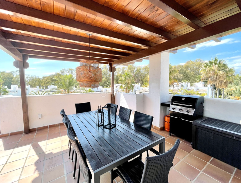 Foto d51c15d3-8529-4f05-8fbc-e6cde8a7c820. Ático  frente al mar en elviria, en Real de Zaragoza Marbella