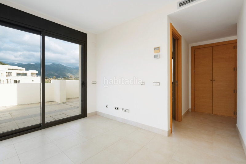 Foto f83b97ba-6fd7-4dbe-919e-7947c67177aa. Ático atico duplex en venta en altos de los monteros, en Marbella