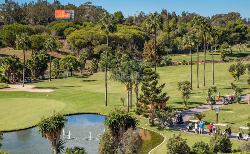 Foto 09ef4457-ce5b-4ce5-9b0d-07fc074233e9. Casa aparellada amb aparcament piscina a Santa Clara Marbella