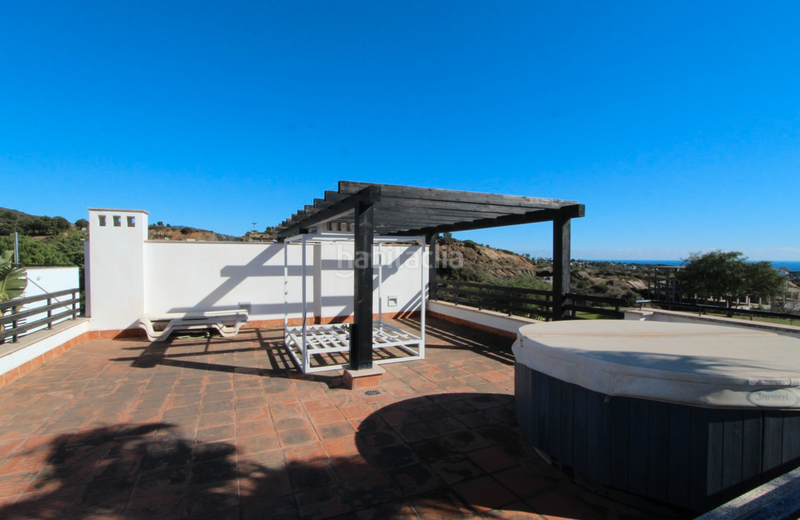 Foto 2d003195-d9e2-473d-b6a3-569569e421ae. Casa aparellada amb aparcament piscina a Santa Clara Marbella