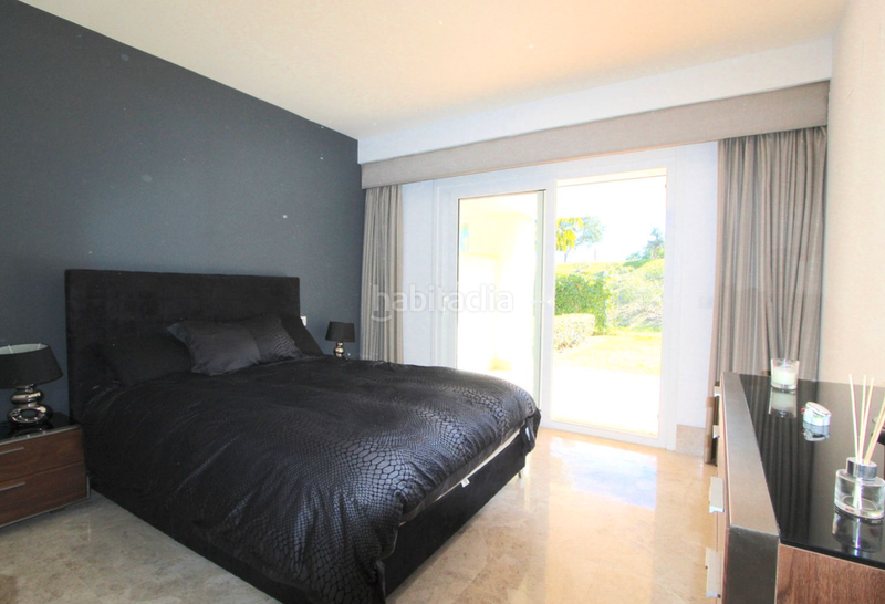 Foto 32a98d15-dd7e-4c74-bb56-994ac4974c87. Casa aparellada amb aparcament piscina a Santa Clara Marbella