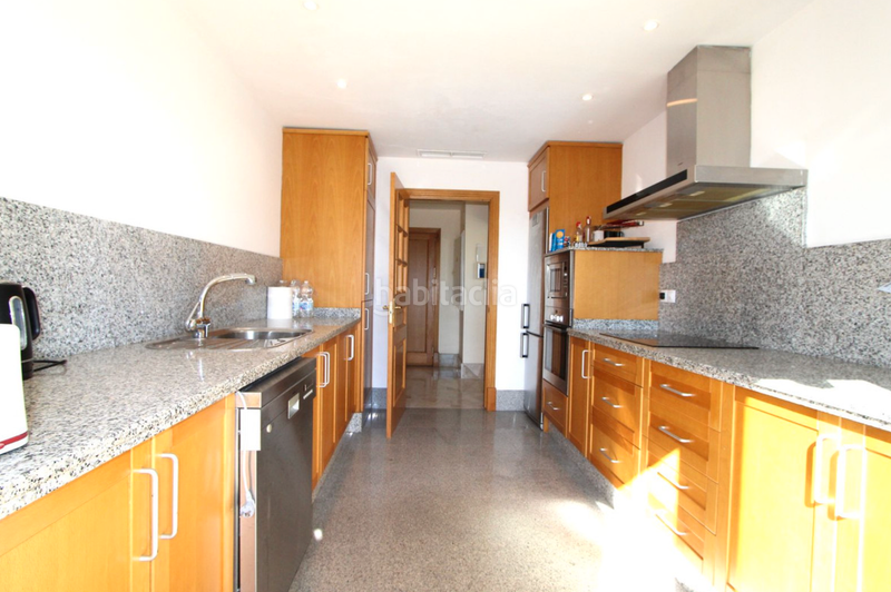 Foto 357416ec-8676-4866-91b2-cca259ce998e. Casa aparellada amb aparcament piscina a Santa Clara Marbella