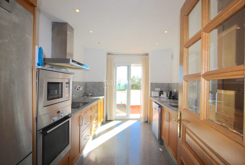 Foto 3db8d026-c02d-4245-b7f0-4a02f116369a. Casa aparellada amb aparcament piscina a Santa Clara Marbella