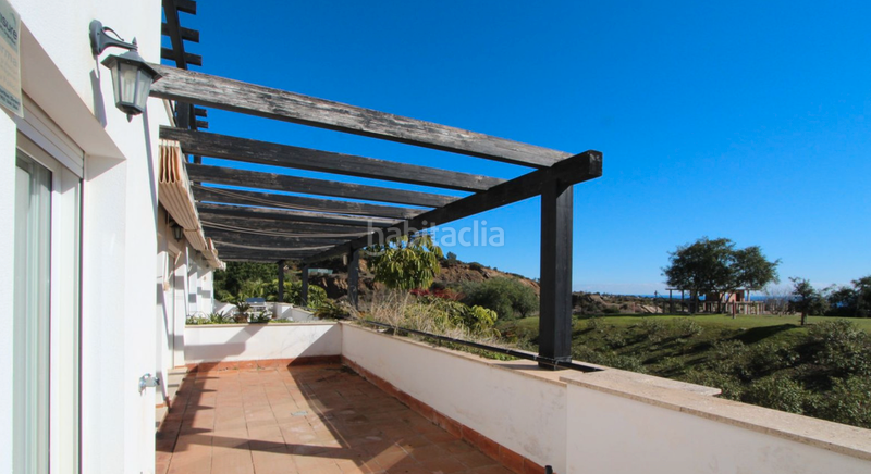 Foto 55ed6867-f5ac-4bf3-841f-b14dffb87df0. Casa aparellada amb aparcament piscina a Santa Clara Marbella