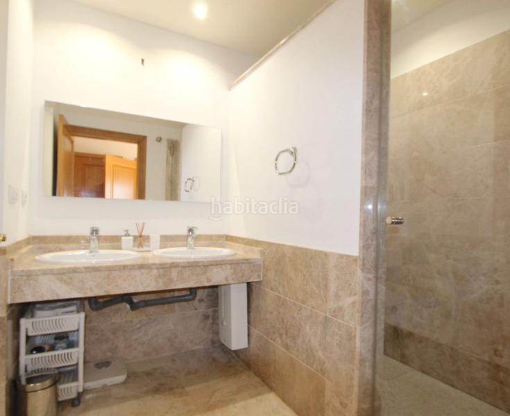 Foto 86913a0c-0455-43f5-b496-5f97e40398f7. Casa aparellada amb aparcament piscina a Santa Clara Marbella