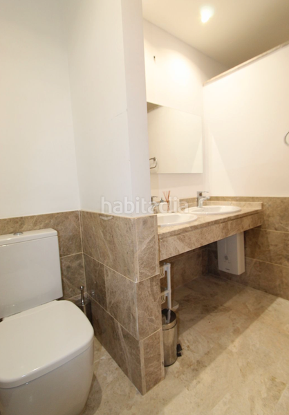 Foto 9aea46f3-8b73-45b2-bc7f-28001df81ea9. Casa aparellada amb aparcament piscina a Santa Clara Marbella