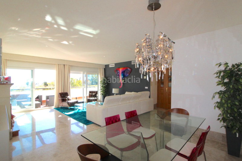 Foto d4d2ef1a-21d0-4ba7-9339-4eed03f5ae02. Casa aparellada amb aparcament piscina a Santa Clara Marbella