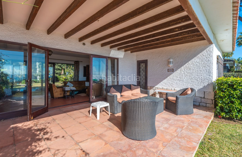 Foto 39ab7d76-0754-47c8-ba6c-6373ae333a8e. Chalet villa en primera linea de playa en new golden mile, en Estepona