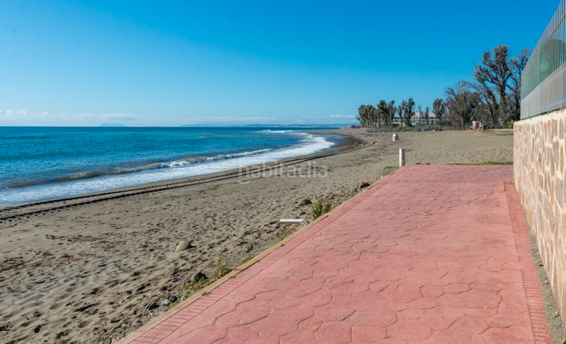 Foto 58585114-5a71-46f8-bddc-d821ff404c5e. Chalet villa en primera linea de playa en new golden mile, en Estepona