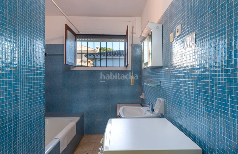 Foto 64f4d831-55af-47f8-a674-8279274b8742. Chalet villa en primera linea de playa en new golden mile, en Estepona