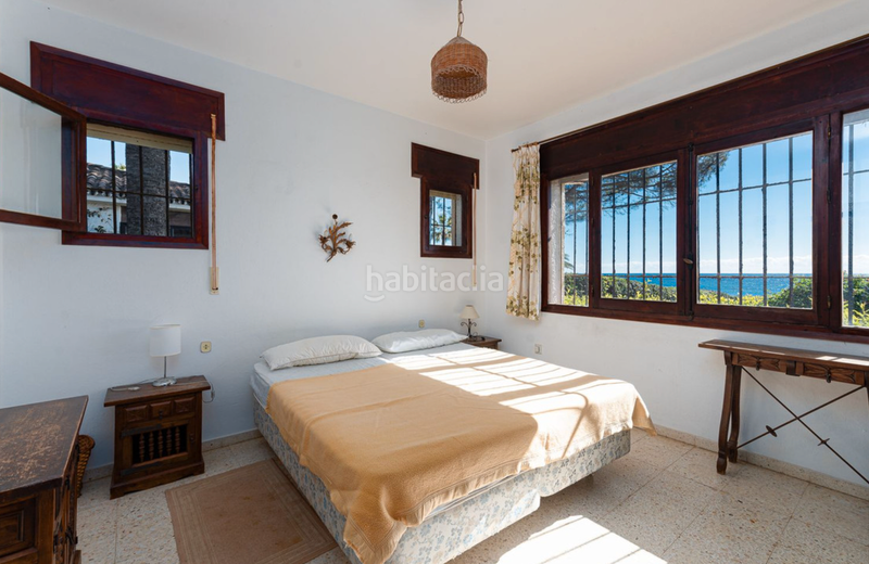 Foto 73380161-8e5e-468d-9854-9c40574c0f28. Chalet villa en primera linea de playa en new golden mile, en Estepona