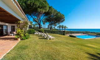 Xalet a Los Llanos. Villa en primera linea de playa en new golden mile, estepona