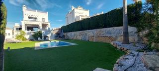 Casa a N/a. Moderna casa de 4 dormitiorios en selwo