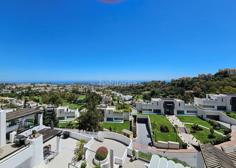 Foto a75db079-1cbc-4071-8693-48c068c37f66. Dúplex en n/a atico duplex en La Quinta benahavis | valley heights entre the view y aqualina en Benahavís