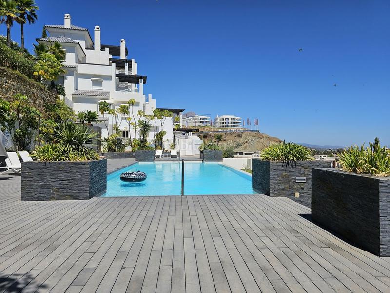 Foto f0f9cc78-21c9-4d41-8dee-1a74e3ed2a07. Dúplex en n/a atico duplex en La Quinta benahavis | valley heights entre the view y aqualina en Benahavís