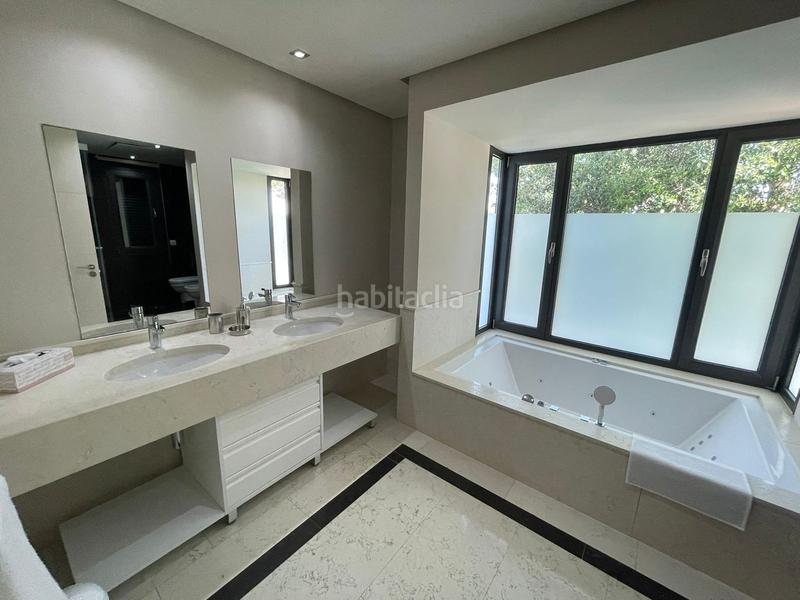 Foto f48d94b6-656f-4c6d-a85c-7b44ad6f2e6a. Casa in calle cerro muriano 77 in lomas de Marbella club Marbella