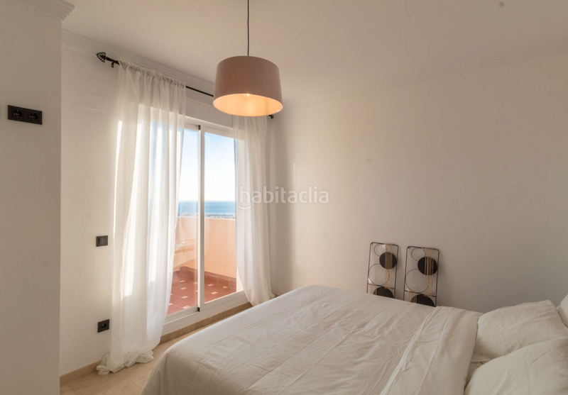 Foto 1b31c14e-e6b1-4e9c-94e9-3d81e9b939c1. Casa adossada amb xemeneia piscina a La Duquesa Manilva