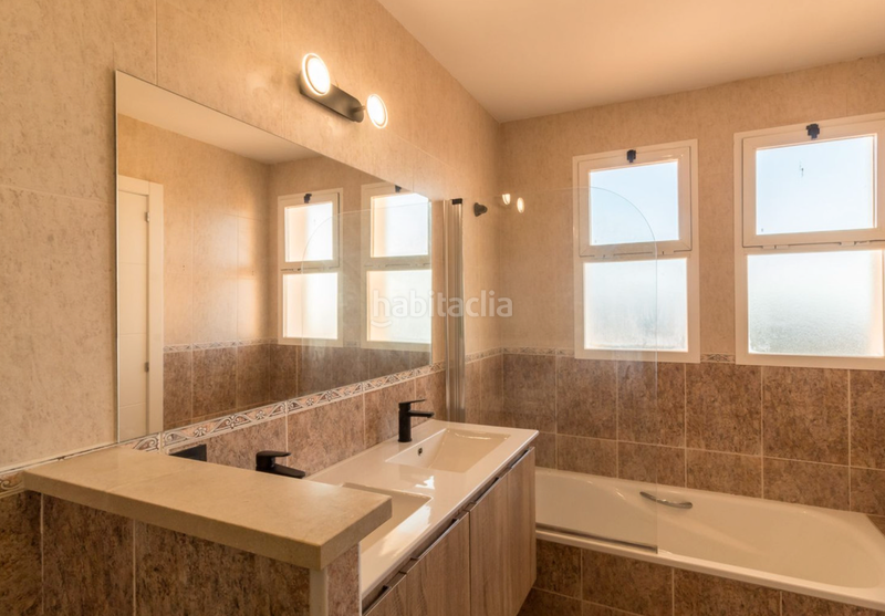 Foto 2159ac77-f591-4373-b647-af30f29d225d. Casa adossada amb xemeneia piscina a La Duquesa Manilva