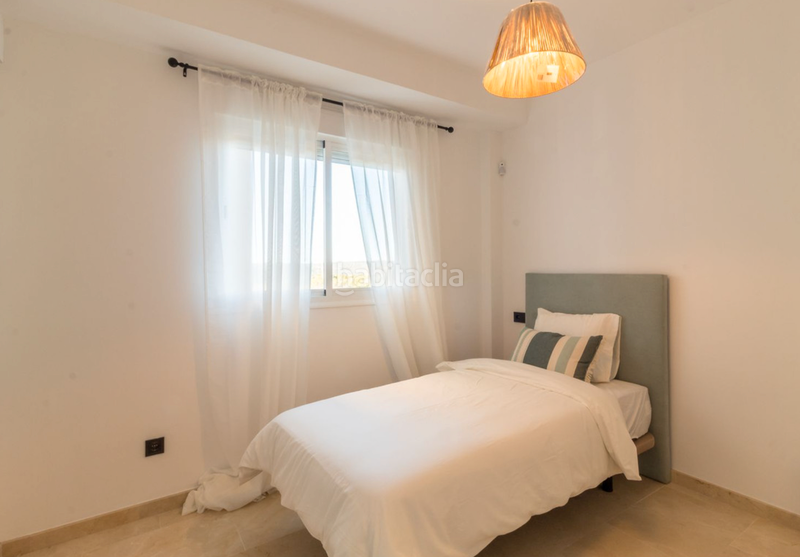 Foto 2dc37c5e-e576-4f84-b69c-79a56eb5d6ae. Casa adossada amb xemeneia piscina a La Duquesa Manilva