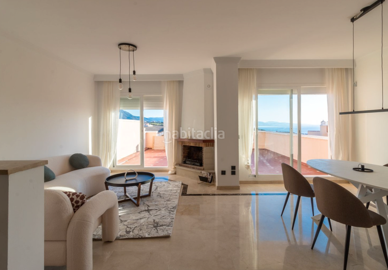 Foto 6bb80233-9b20-4833-814c-a3e16c48b350. Casa adossada amb xemeneia piscina a La Duquesa Manilva