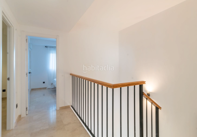 Foto 90ea4c63-07b6-4867-a362-079e6fa4ad2c. Casa adossada amb xemeneia piscina a La Duquesa Manilva