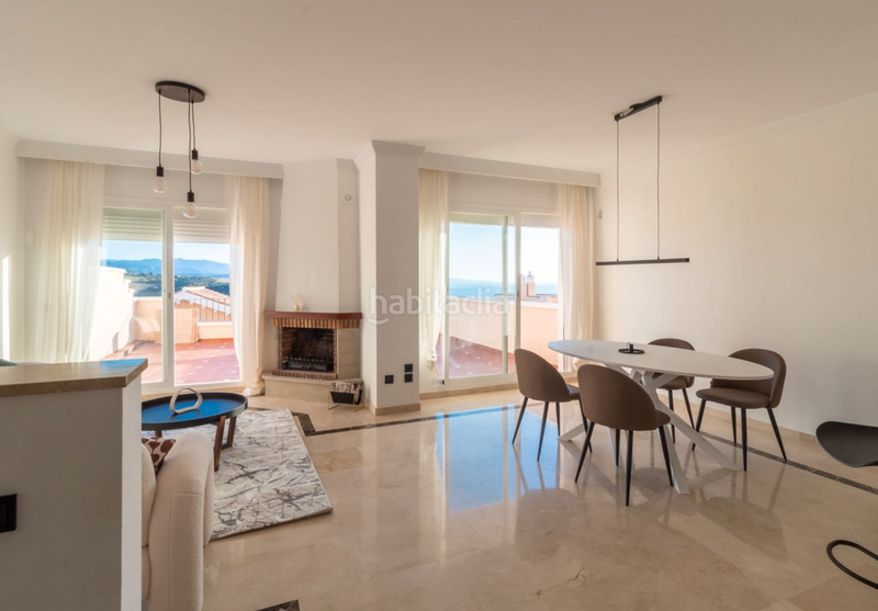 Foto a0b077e3-9a3e-4df7-9d51-2655ca91e6ce. Casa adossada amb xemeneia piscina a La Duquesa Manilva