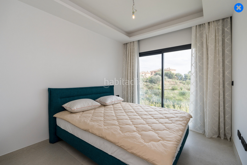 Foto 2f7d3670-2bae-4fac-ad8c-07aa73e8615a. Rent semi detached house with parking pool in puerto de Estepona Estepona