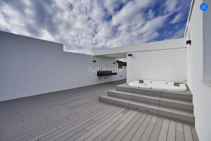 Foto 8462bf75-25b7-4450-ab25-aae948ff6c96. Rent semi detached house with parking pool in puerto de Estepona Estepona