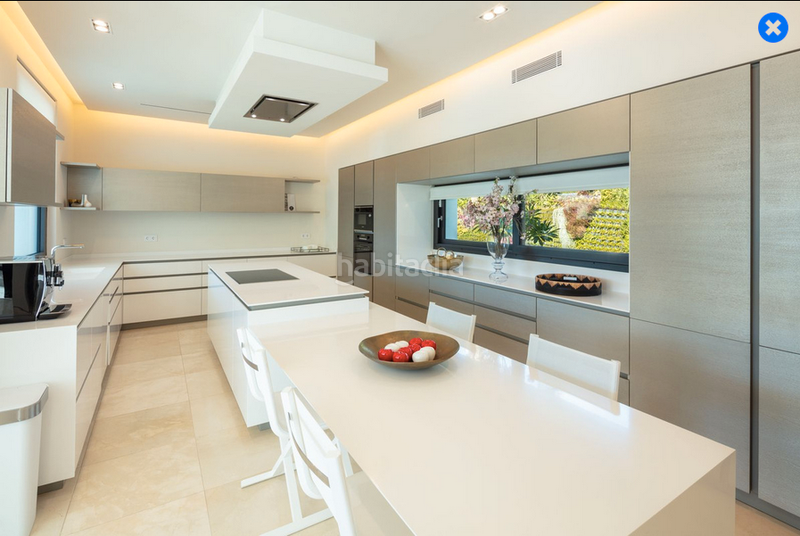 Foto 43a83bc1-940e-4926-bedb-746f3a23692a. Lloguer casa amb aparcament piscina a Las Brisas Marbella