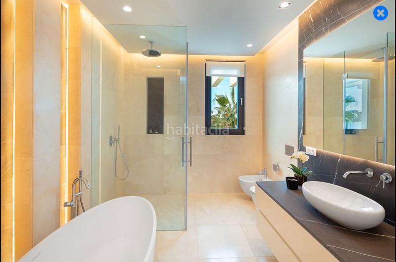 Foto aac19f6d-c1e1-45b6-bb7a-2c4063791065. Lloguer casa amb aparcament piscina a Las Brisas Marbella