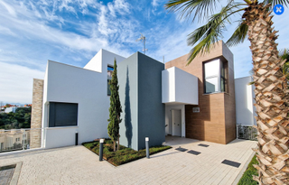 Casa aparellada a Cabopino - Artola. Nuevo penthouse e artola homes a estrenar