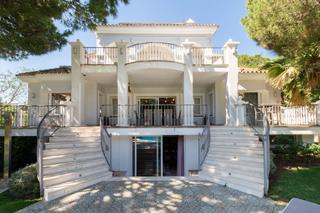 Location Chalet  Avenida 4. Villa independiente en hacienda las chapas para larga temporada