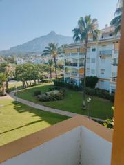 Apartament a Avenida príncipe salman 1. Apartamento de 2 dormitorios en dama de noche nueva andalucía pu
