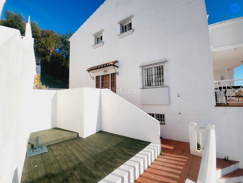 Foto c6958403-f2aa-4a21-a319-129d77ece614. Casa adossada amb aparcament piscina a Cabopino - Artola Marbella