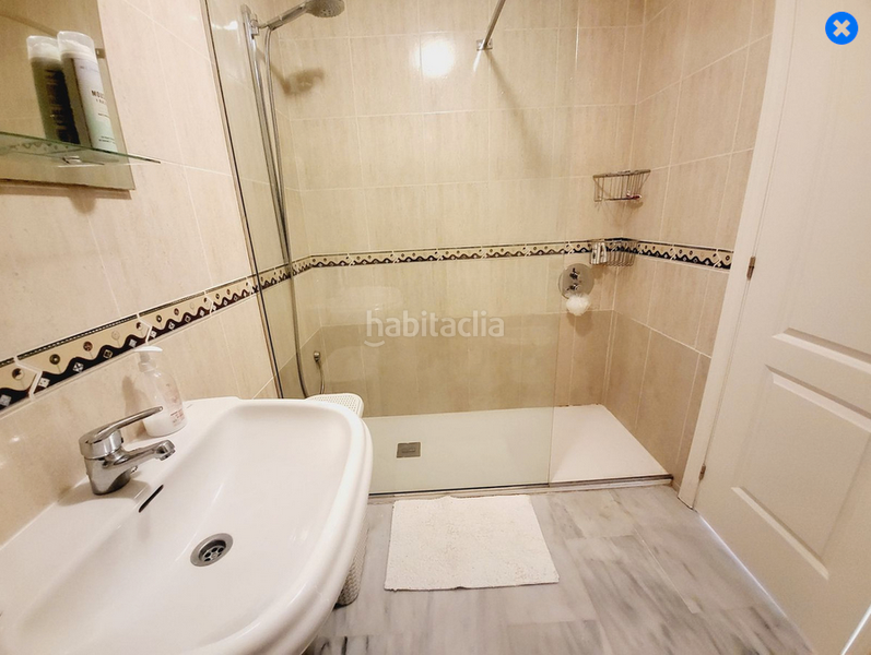 Foto d0e4dc19-4dc3-479e-a25b-98b595fd6592. Casa adossada amb aparcament piscina a Cabopino - Artola Marbella