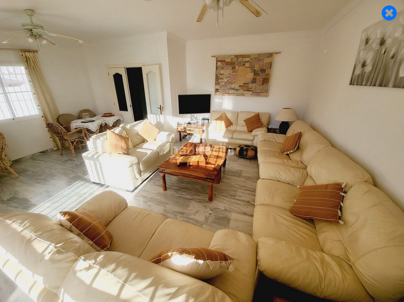 Foto f63f260e-4ca7-4903-8205-99ec7df5db8a. Casa adossada amb aparcament piscina a Cabopino - Artola Marbella