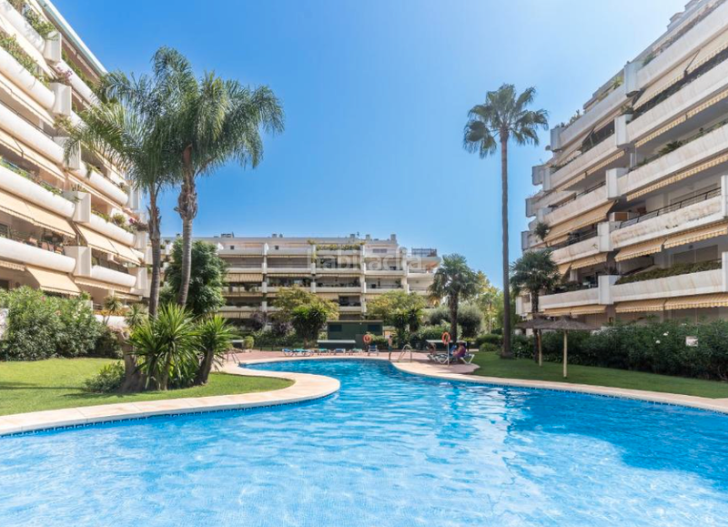 Foto 9db38665-ee8c-460c-8811-e5564a04a594. Appartement mit kamin parking pool in Guadalmina Alta Marbella