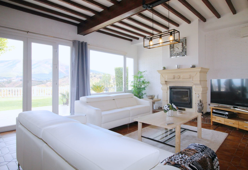 Foto 384e8357-a137-49e8-b36d-ae2064b75591. Chalet with fireplace parking pool in Coín