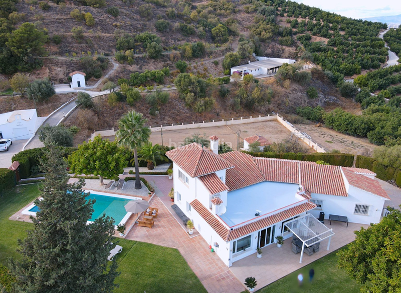 Foto 4954b634-9659-4cdb-9490-c2c8651899ed. Chalet with fireplace parking pool in Coín