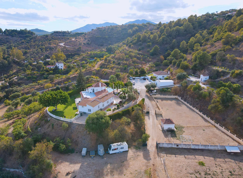 Foto 5954a34a-f3b3-4fb1-82c1-5d7f11d8aee7. Chalet with fireplace parking pool in Coín