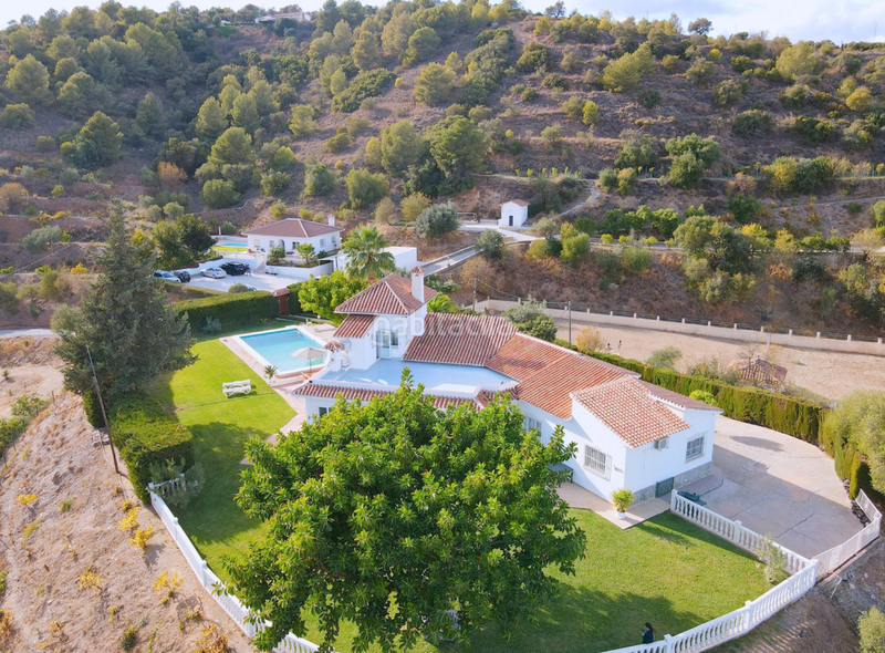 Foto 7d9e0510-ea87-441e-b46f-fc83a44629c8. Chalet with fireplace parking pool in Coín