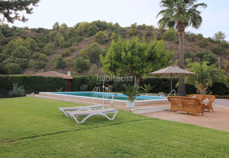 Foto 98010c1d-d9b2-46c6-bf29-eadc4fdd6eba. Chalet with fireplace parking pool in Coín