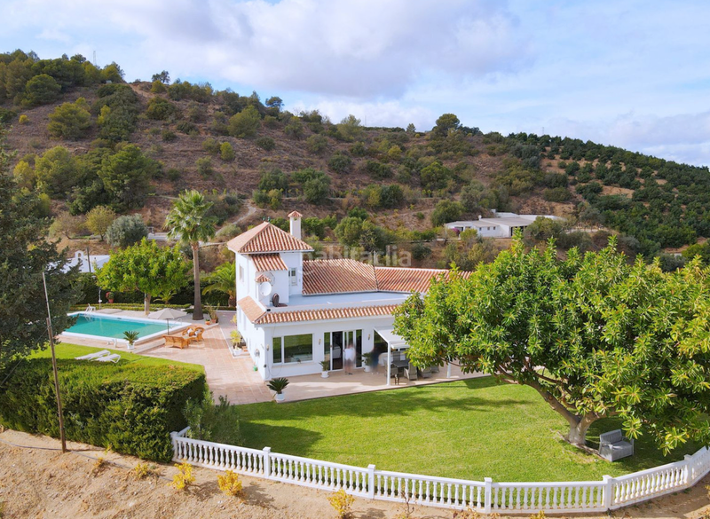 Foto 9992f934-e0f7-4f30-a933-559ec9e7bd86. Chalet with fireplace parking pool in Coín