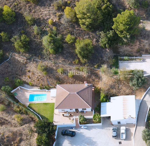 Foto cd7e2478-40c2-481a-935a-5e2ff7c1b067. Chalet with fireplace parking pool in Coín